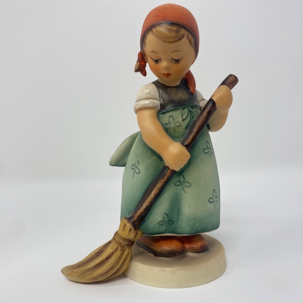 VINTAGE Hummel Figurine Goebel W Germany "Little Sweeper" #171